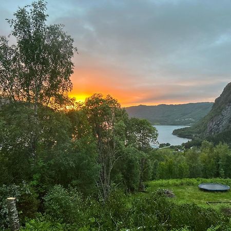 Stille Og Fredelig Ved Fjord Og Fjell Valsoybotn Экстерьер фото